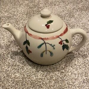 Hartstone Ceramic Teapot with Holly Design.